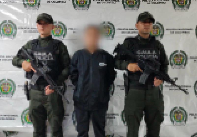 Los delitos sexuales se han reducido 38,6% en lo corrido del año en Bogotá Un hombre capturado junto a dos policías