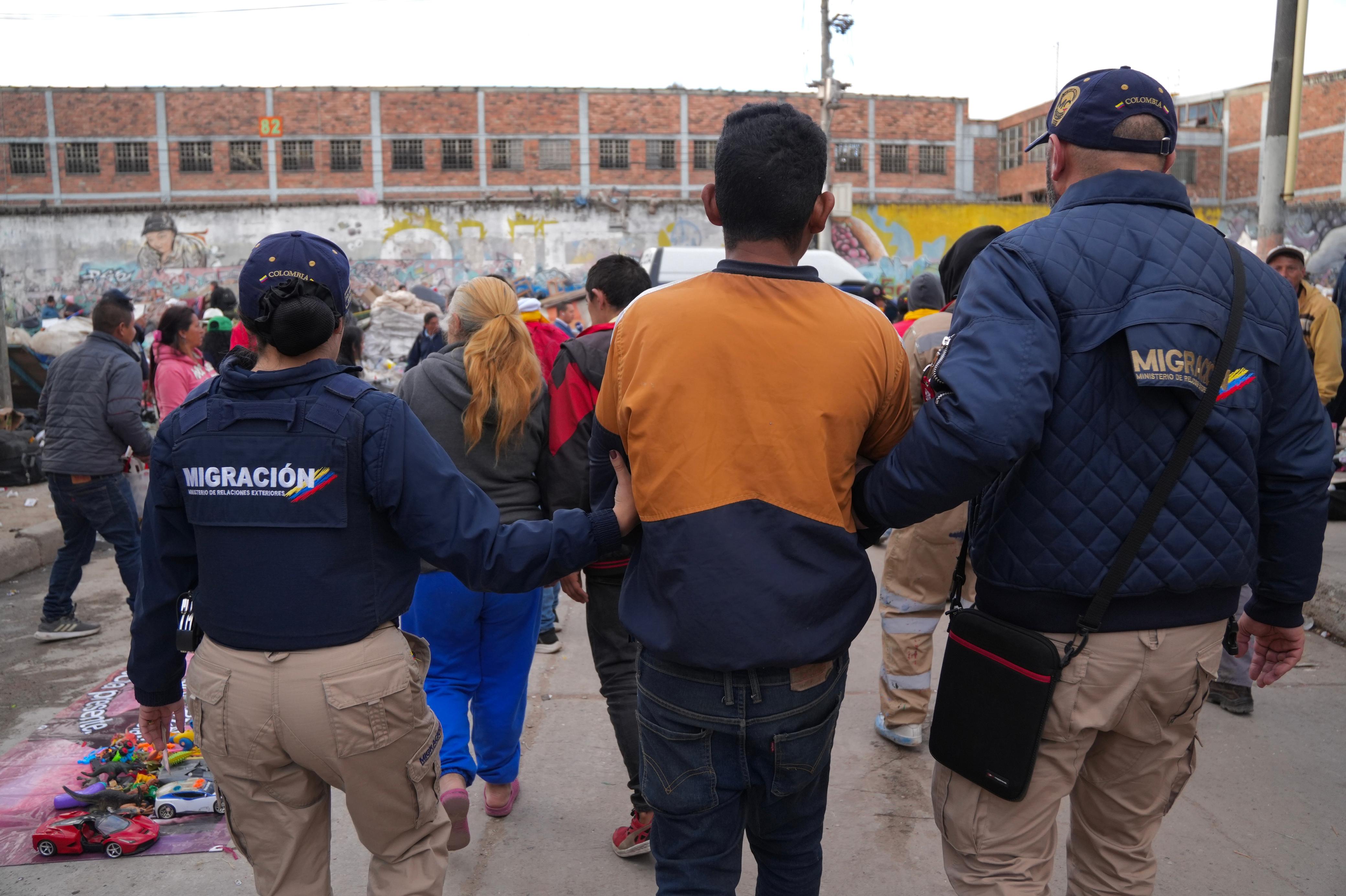 Expulsado extranjero con orden de deportación y decomisados 70 kilos de medicamentos vencidos durante megatoma en María Paz
