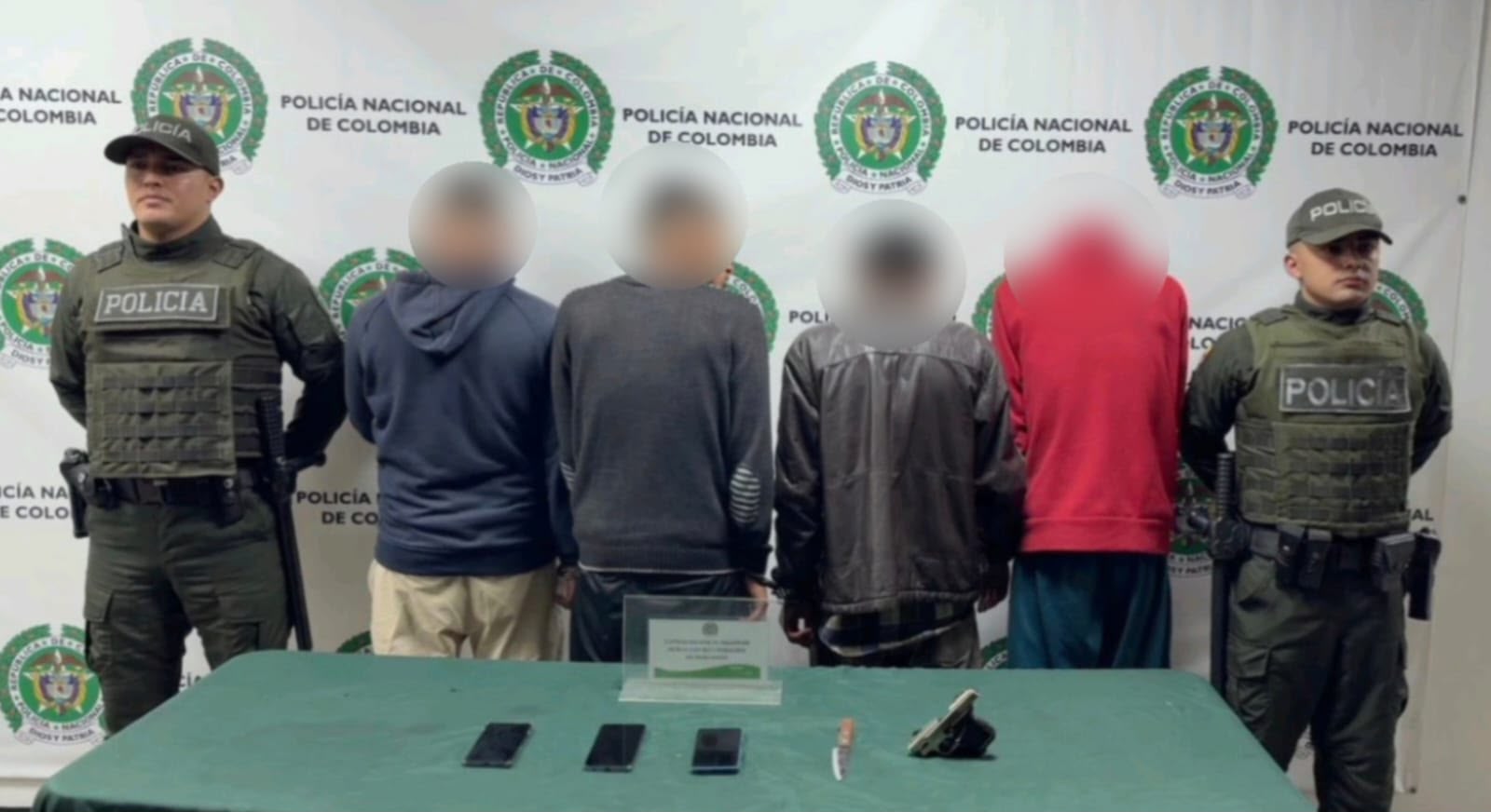 Capturados cuatro hombres que intentaron hurtar a estudiantes en Bosa Cuatro hombre capturados con dos policías