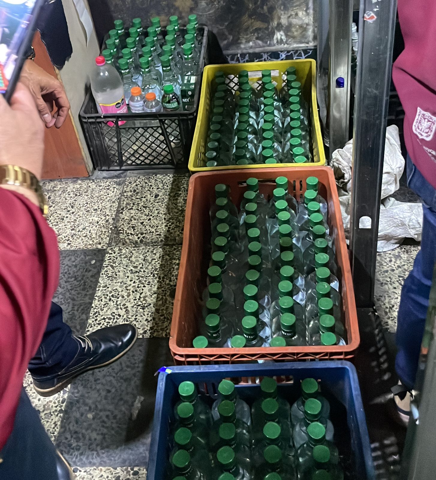 https://scj.gov.co/prensa/noticias/desmantelado-centro-de-acopio-con-350-botellas-de-licor-adulterado-en-bosa