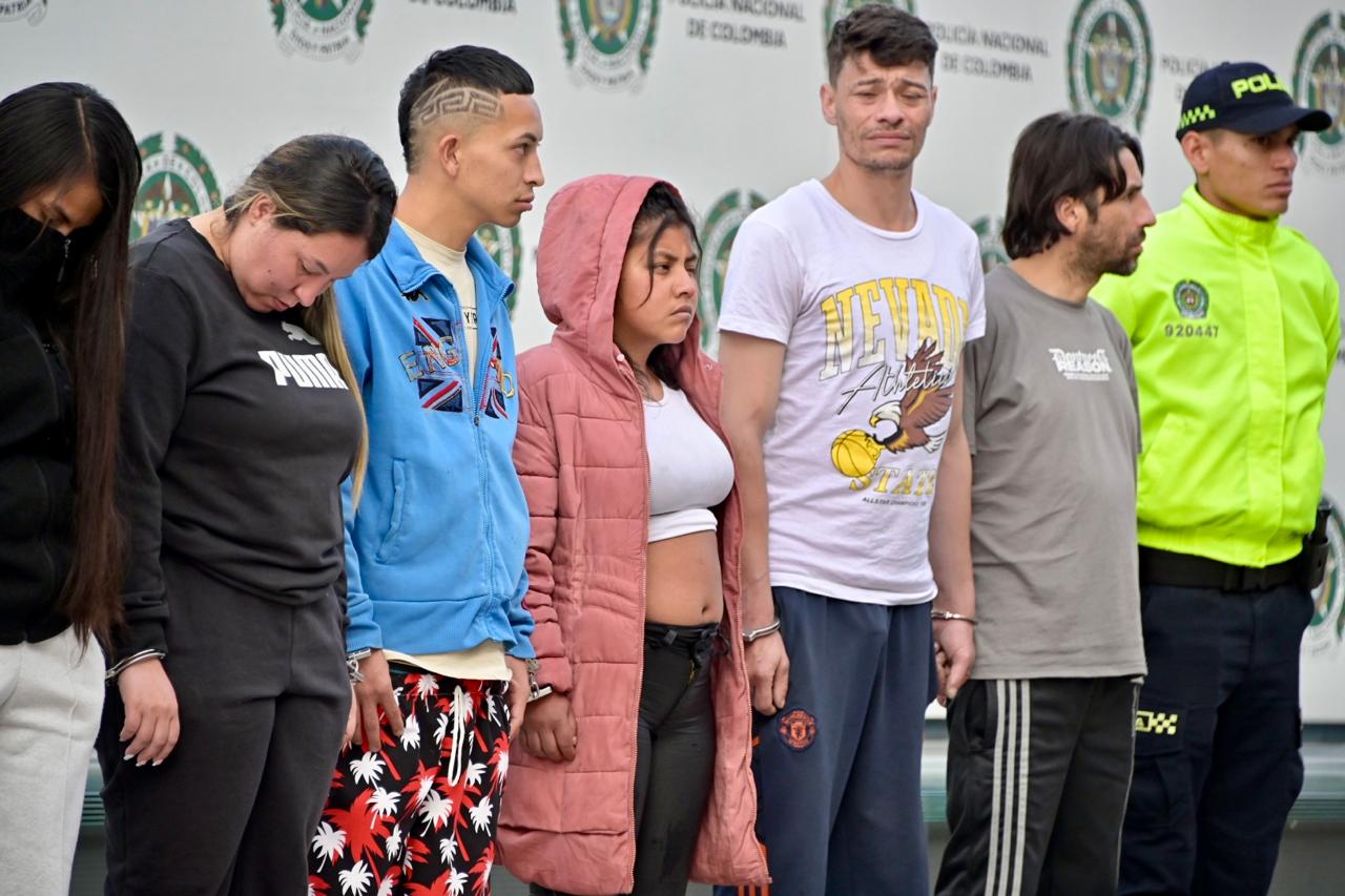 Cayeron 'Los Pinos': 21 delincuentes dedicados al tráfico de droga, extorsión y homicidios en Usaquén y San Cristóbal Cayeron 'Los Pinos': 21 delincuentes dedicados al tráfico de droga, extorsión y homicidios en Usaquén y San Cristóbal