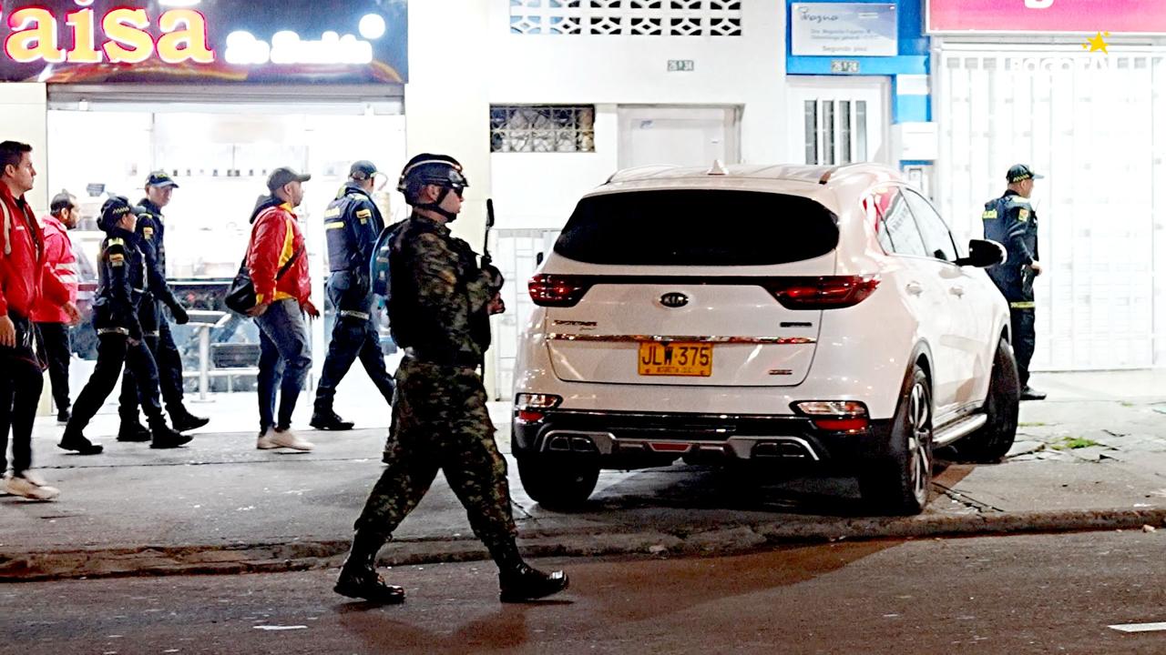 Policías vigilando las calles