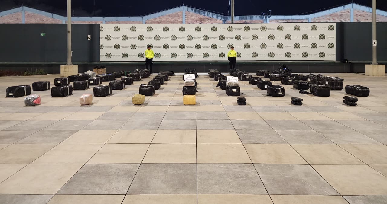Desmantelada central de acopio con cerca de una tonelada de marihuana en Engativá Droga incautada