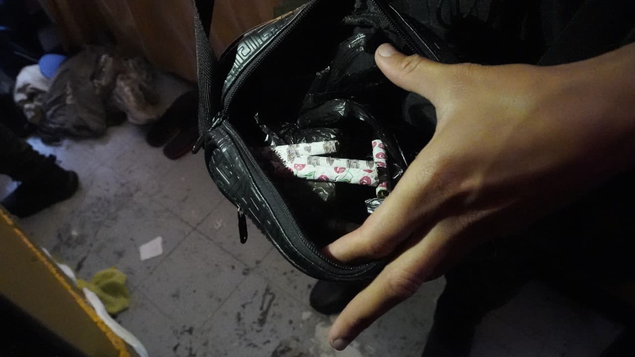 Tres detenidos con droga en el barrio Santa Fe durante una megatoma Tres detenidos con droga en el barrio Santa Fe durante una megatoma