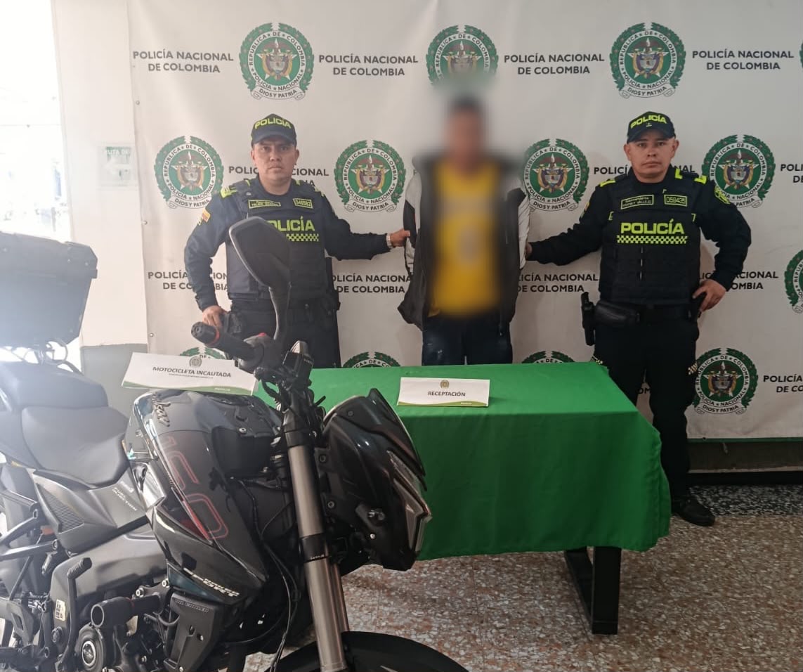 Por dárselas de vivo: esquivó retén de movilidad y fue descubierto con motocicleta y celular hurtados Por dárselas de vivo: esquivó retén de movilidad y fue descubierto con motocicleta y celular hurtados