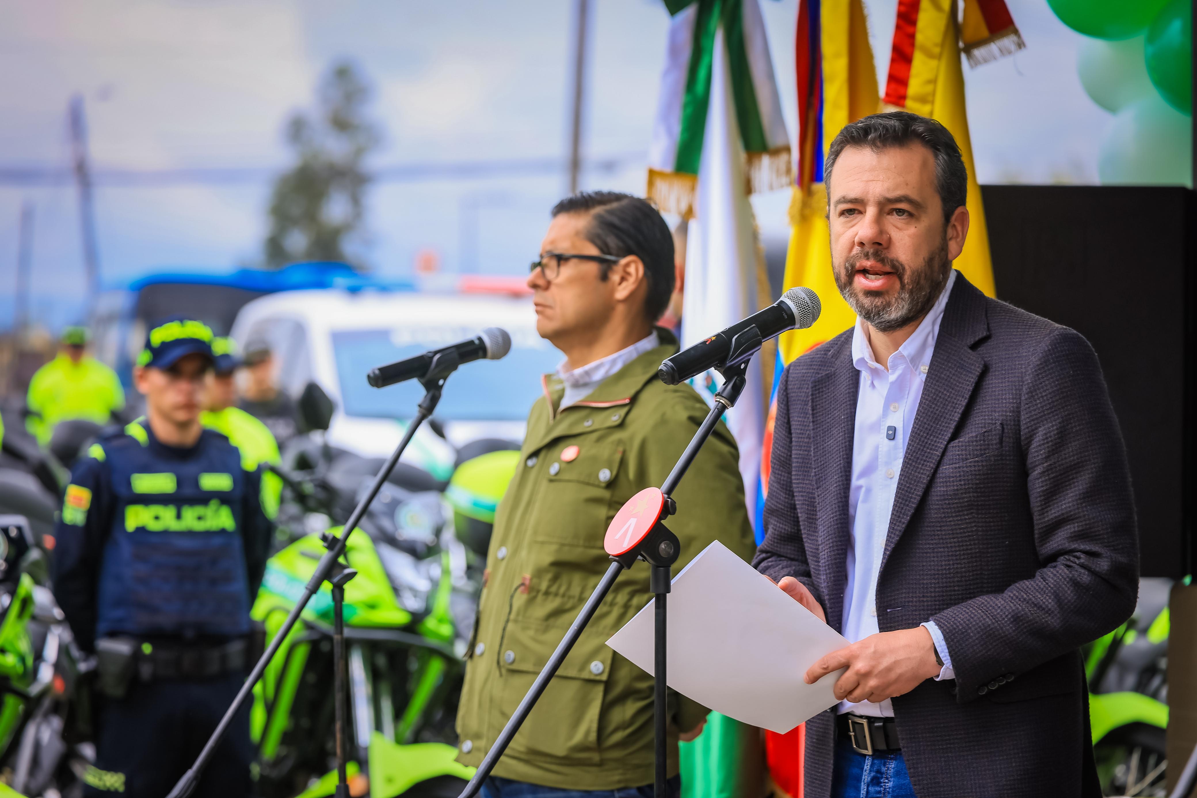 Alcalde Galán pone en funcionamiento un nuevo CAI y entrega 144 motos más para fortalecer la seguridad en la ciudad