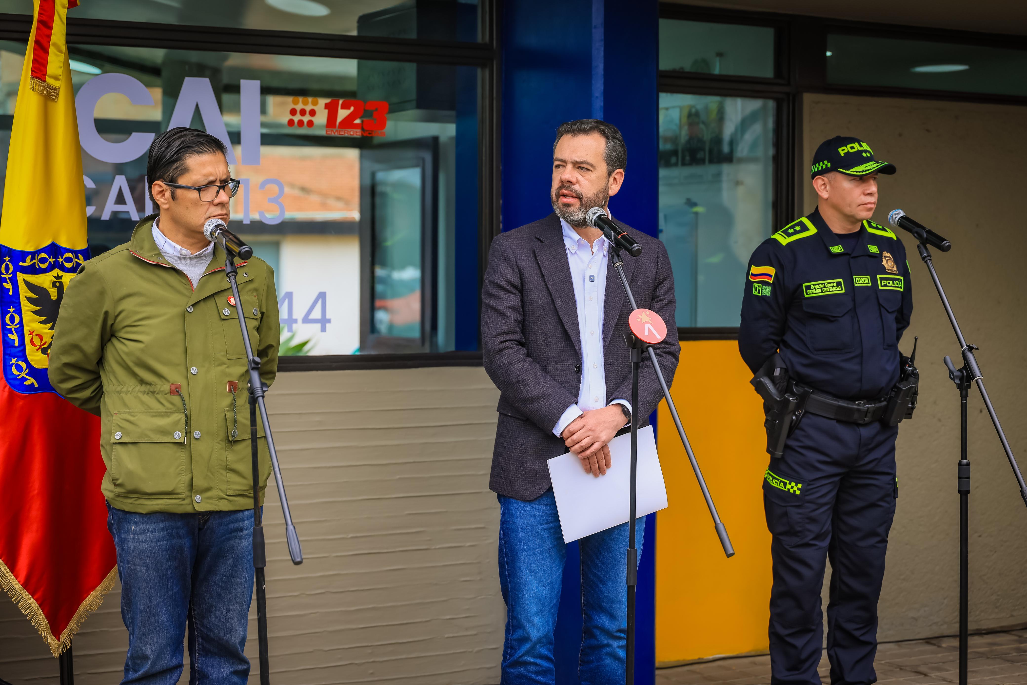 Alcalde Galán pone en funcionamiento un nuevo CAI y entrega 144 motos más para fortalecer la seguridad en la ciudad