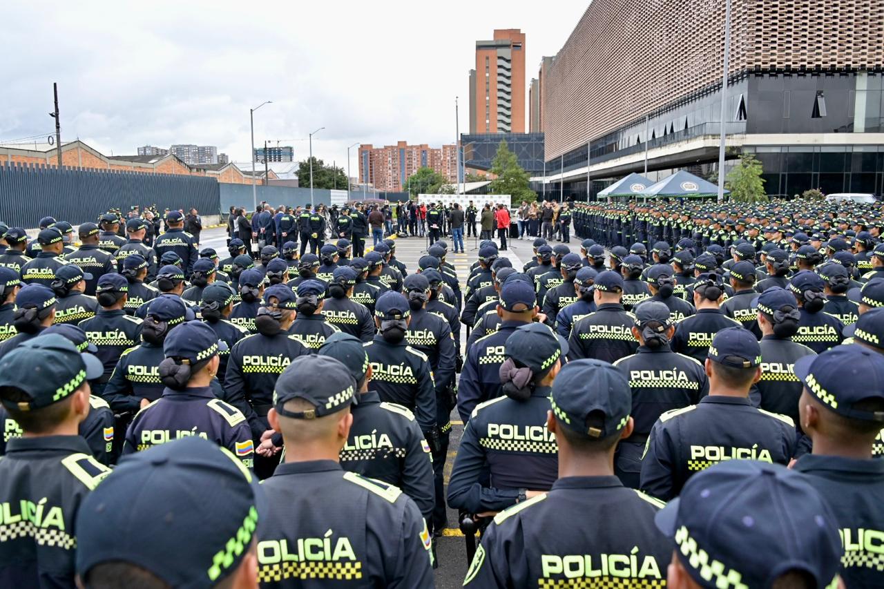 Bogotá recibe 794 nuevos policías para fortalecer la seguridad y la convivencia en la ciudad Bogotá recibe 794 nuevos policías para fortalecer la seguridad y la convivencia en la ciudad