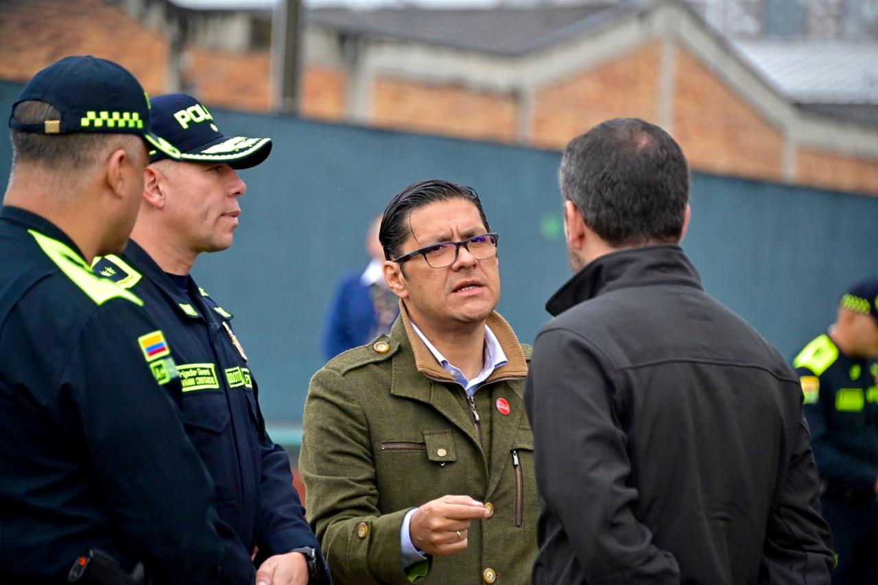 Bogotá recibe 794 nuevos policías para fortalecer la seguridad y la convivencia en la ciudad Bogotá recibe 794 nuevos policías para fortalecer la seguridad y la convivencia en la ciudad