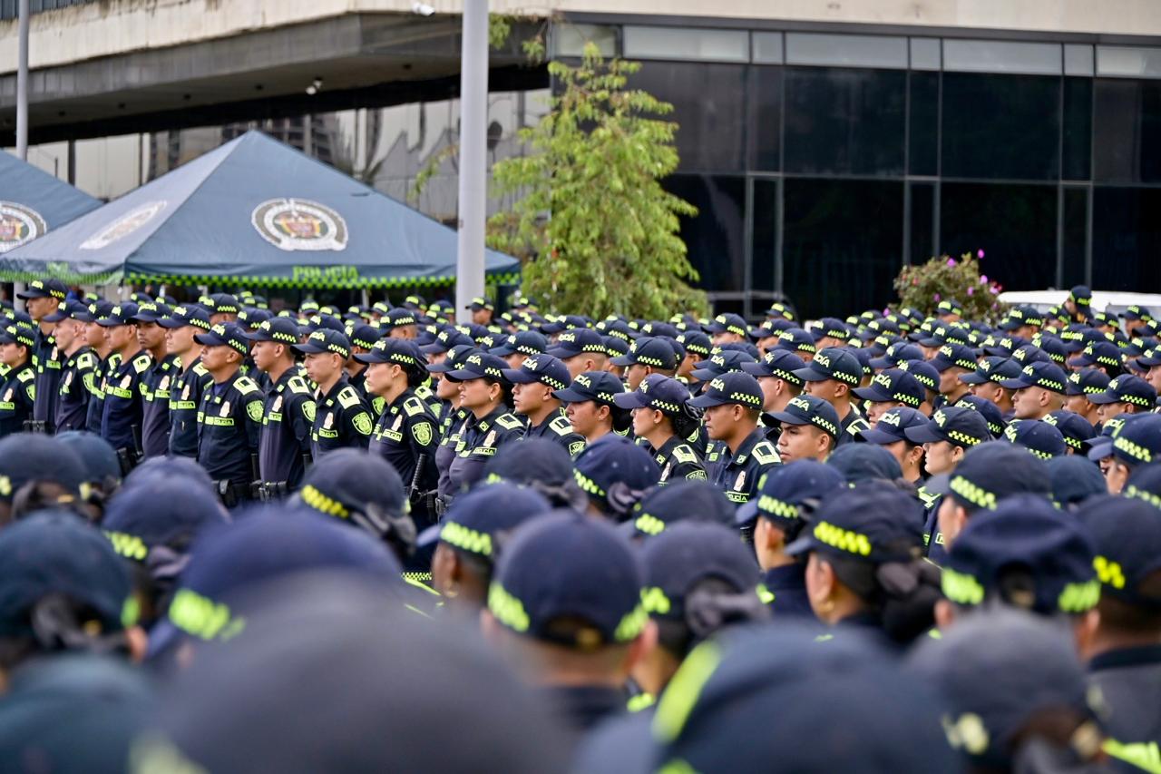 Bogotá recibe 794 nuevos policías para fortalecer la seguridad y la convivencia en la ciudad Bogotá recibe 794 nuevos policías para fortalecer la seguridad y la convivencia en la ciudad