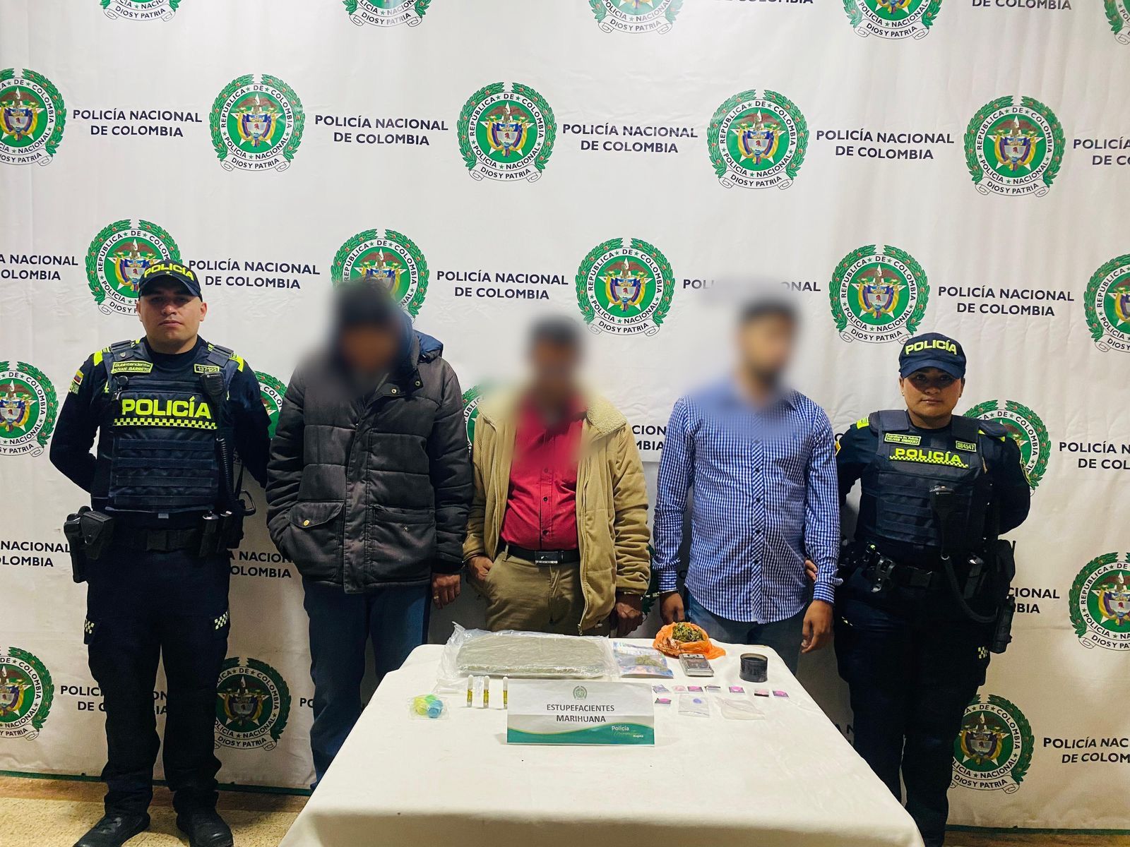 Video | Sorprendidos y capturados en flagrancia cuando transportaban marihuana en un taxi en el barrio Egipto