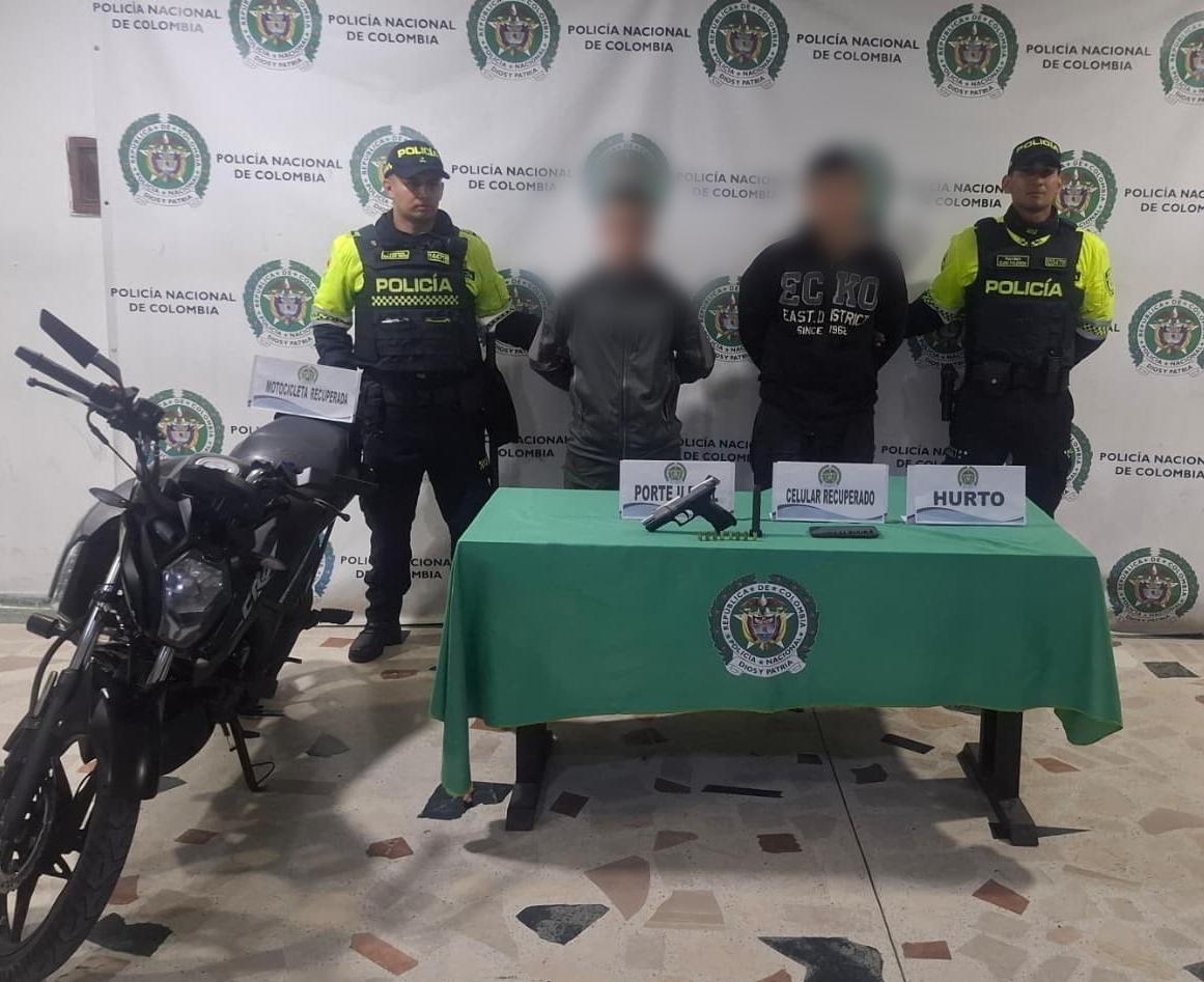 Frustrado hurto de motocicleta en Suba: dos hombres capturados 
