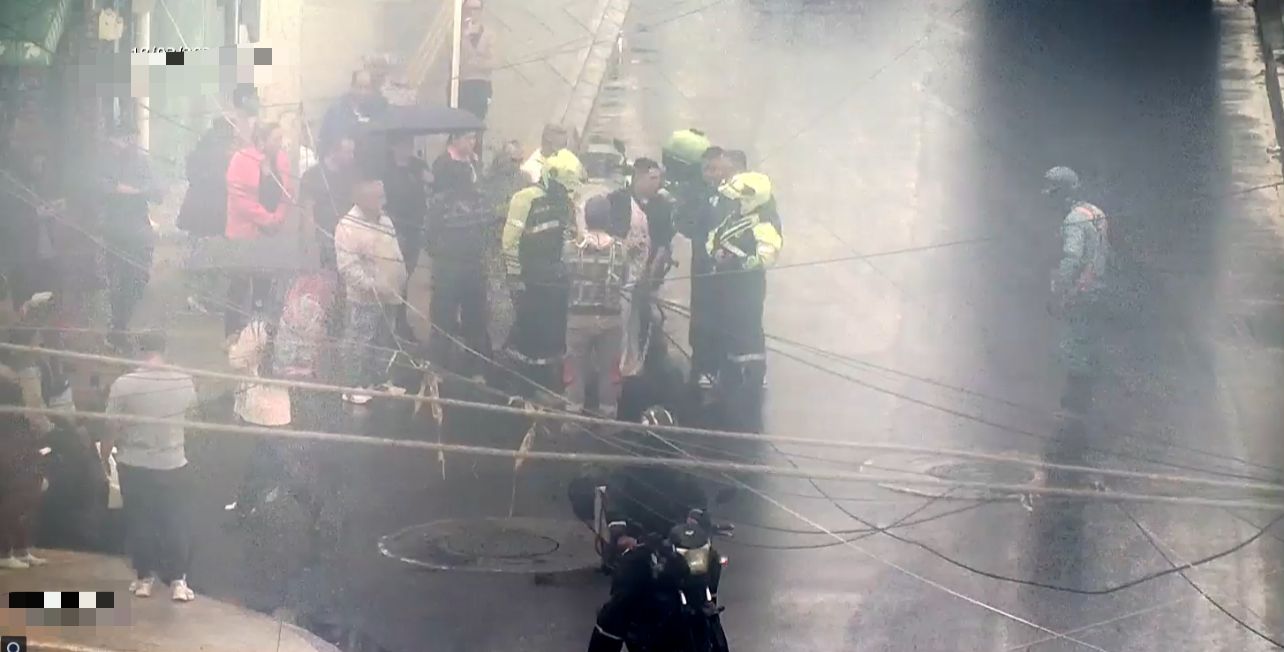Varias personas en una calle