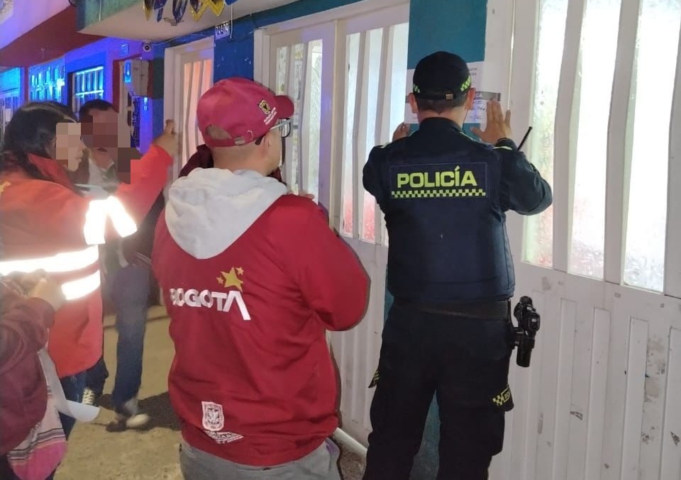 Botellas de whisky adulterado y cervezas vencidas fueron incautadas en megatoma en Bosa