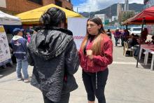 Dos personas hablando