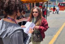 Dos personas hablando