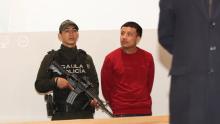 Un hombre capturado con un policía