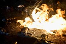 Soplete destruyendo armas