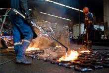 Soplete destruyendo armas