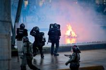 Varias personas protestando en la calle